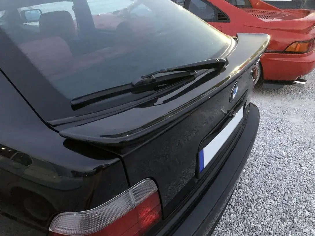 BMW E36 ze spoilerem DTM