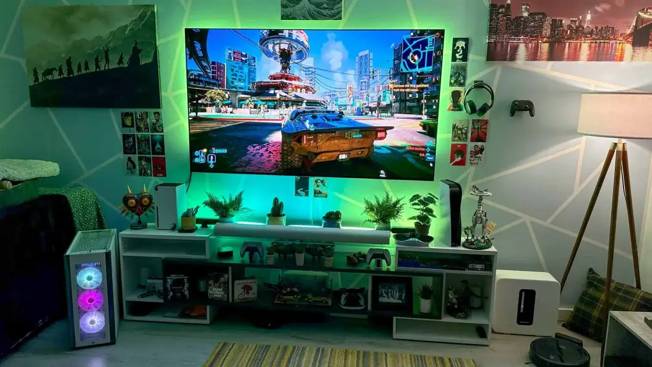 Gamer's paradise z podświetlanym PC, konsolami i telewizorem wyświetlającym grę. To centrum rozrywki, gdzie **steam machine** czeka na kolejne przygody.