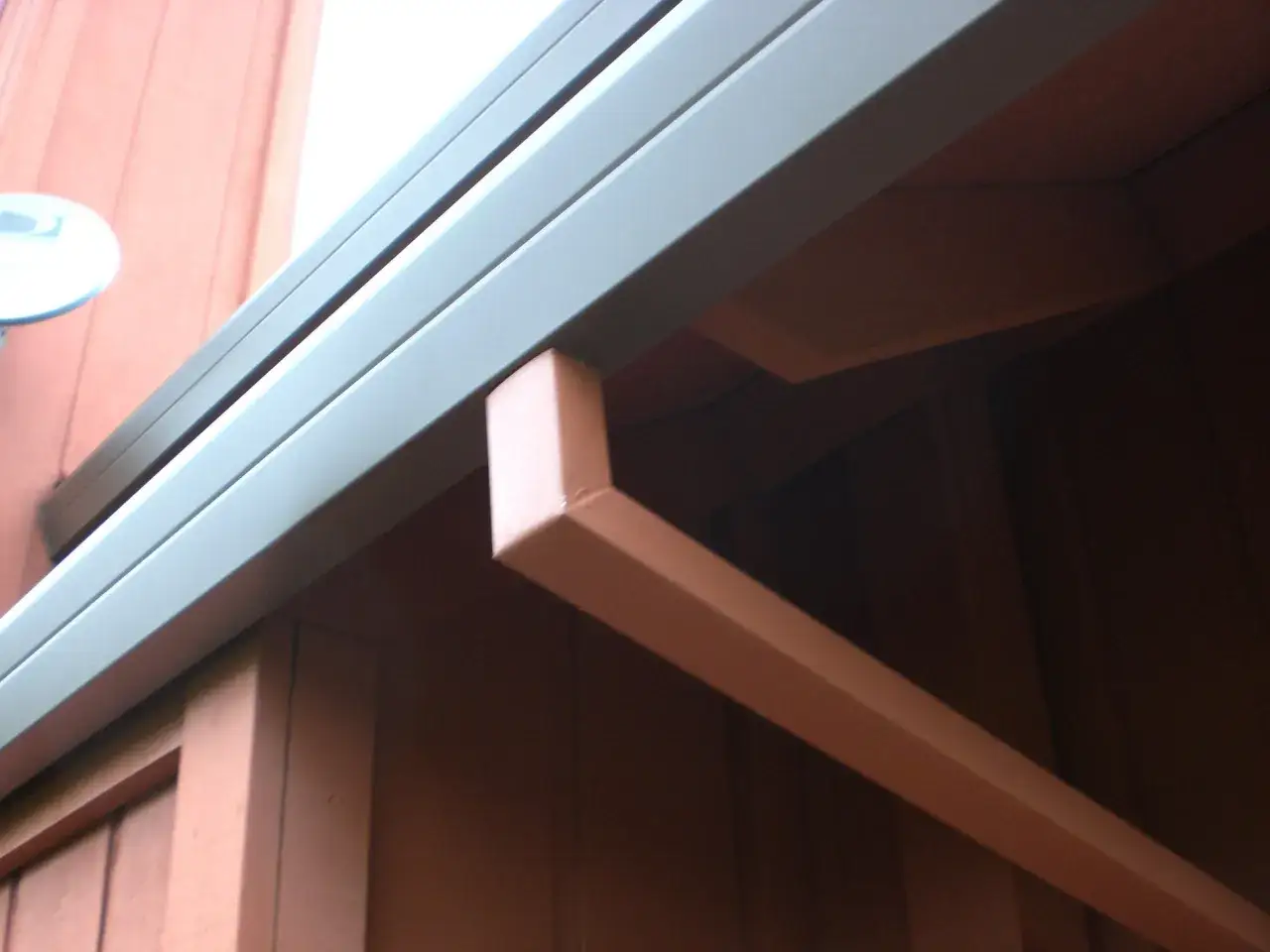 Close-up of a newly completed aluminum gutter installation, showing the clean lines and secure mounting.