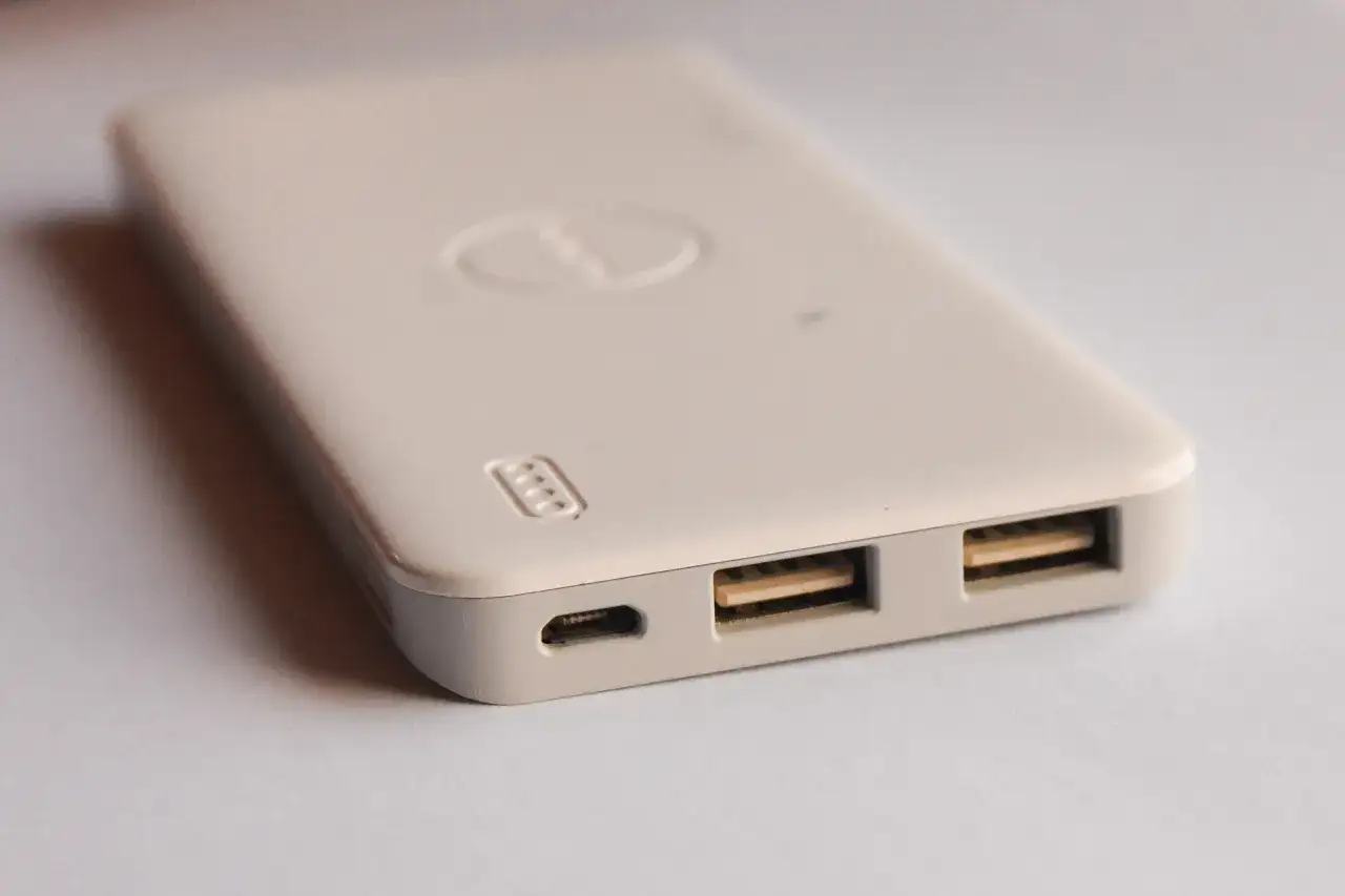 powerbank w bagażu podręcznym pojemność, elektronika w samolocie