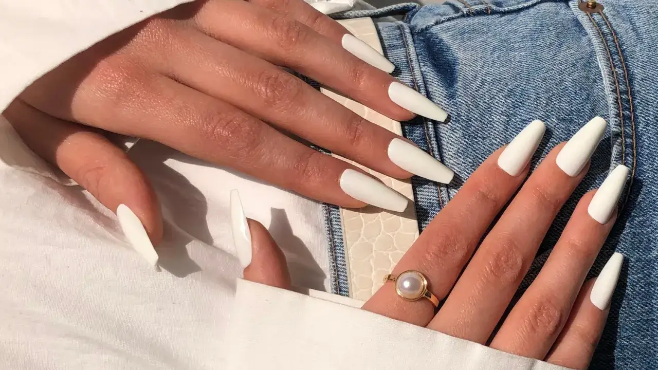 wei&szlig;e n&auml;gel verschiedene nagelformen