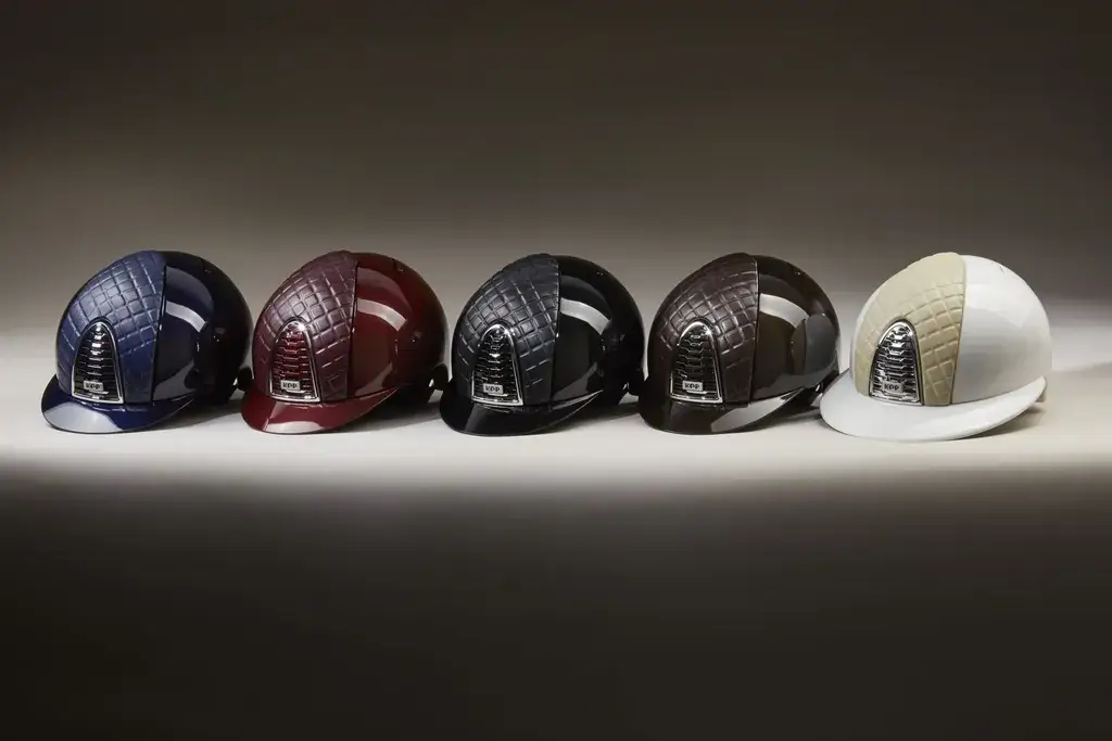 kask jeździecki nowoczesny i toczek por&oacute;wnanie