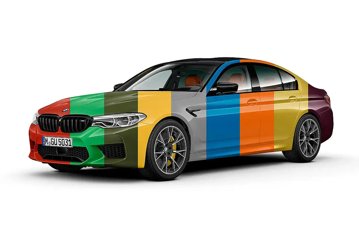 BMW M5 in vielen bunten Farben, von Rot &uuml;ber Gr&uuml;n und Gelb bis Blau und Orange.