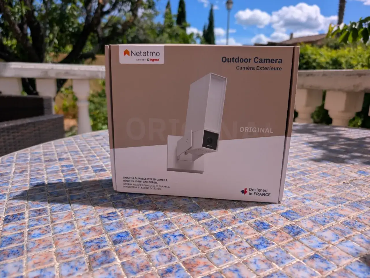 Boîte de l'installation camera Netatmo Outdoor Camera, conçue en France.