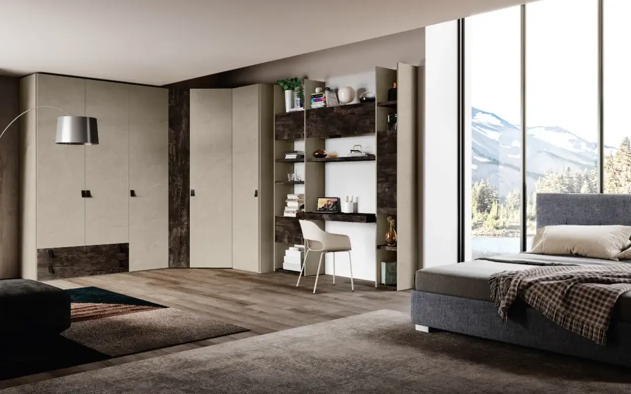 Elegante angolo studio in camera da letto con libreria a giorno e scrivania integrata.