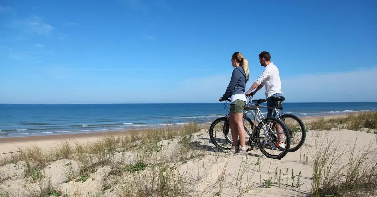 sporty wodne jezioro Jamno, szlaki rowerowe Mielno, siłownia na plaży Mielno