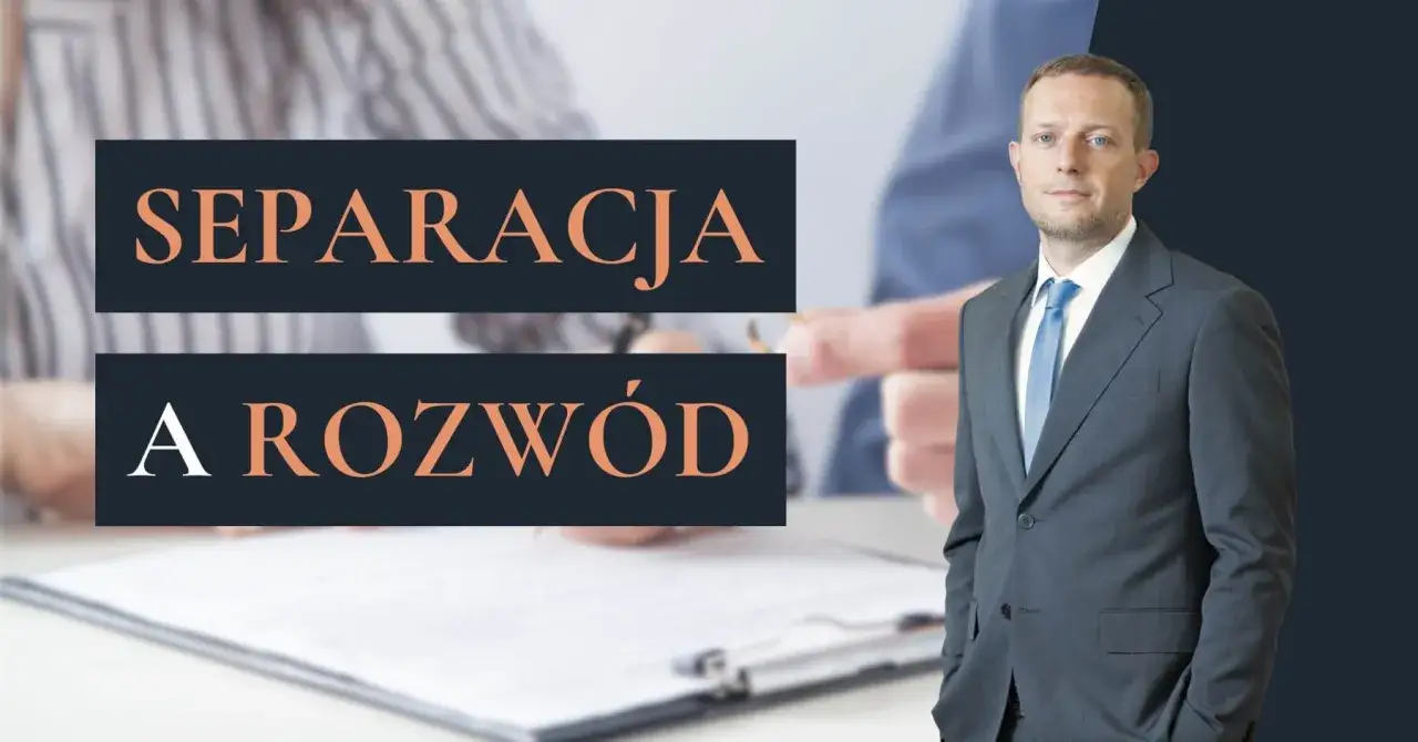 Mężczyzna w garniturze obok napisu