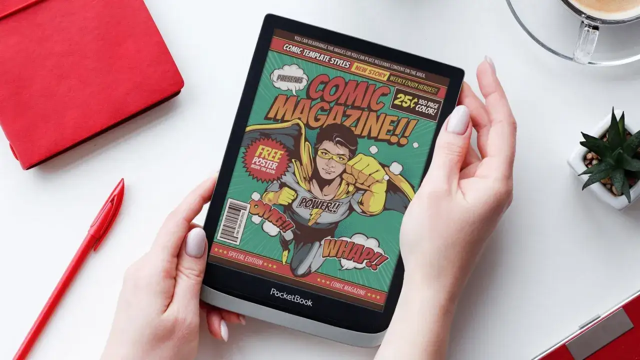 Une main tient une liseuse affichant la couverture d'un comic magazine vintage avec un super-héros. Format cbr.