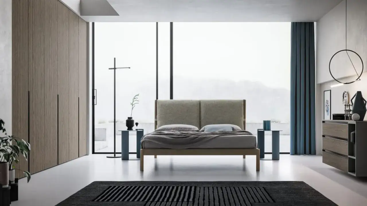 Camera da letto moderna con letto imbottito, armadio in legno e grandi finestre. Ispirazioni per un ambiente rilassante e di design.