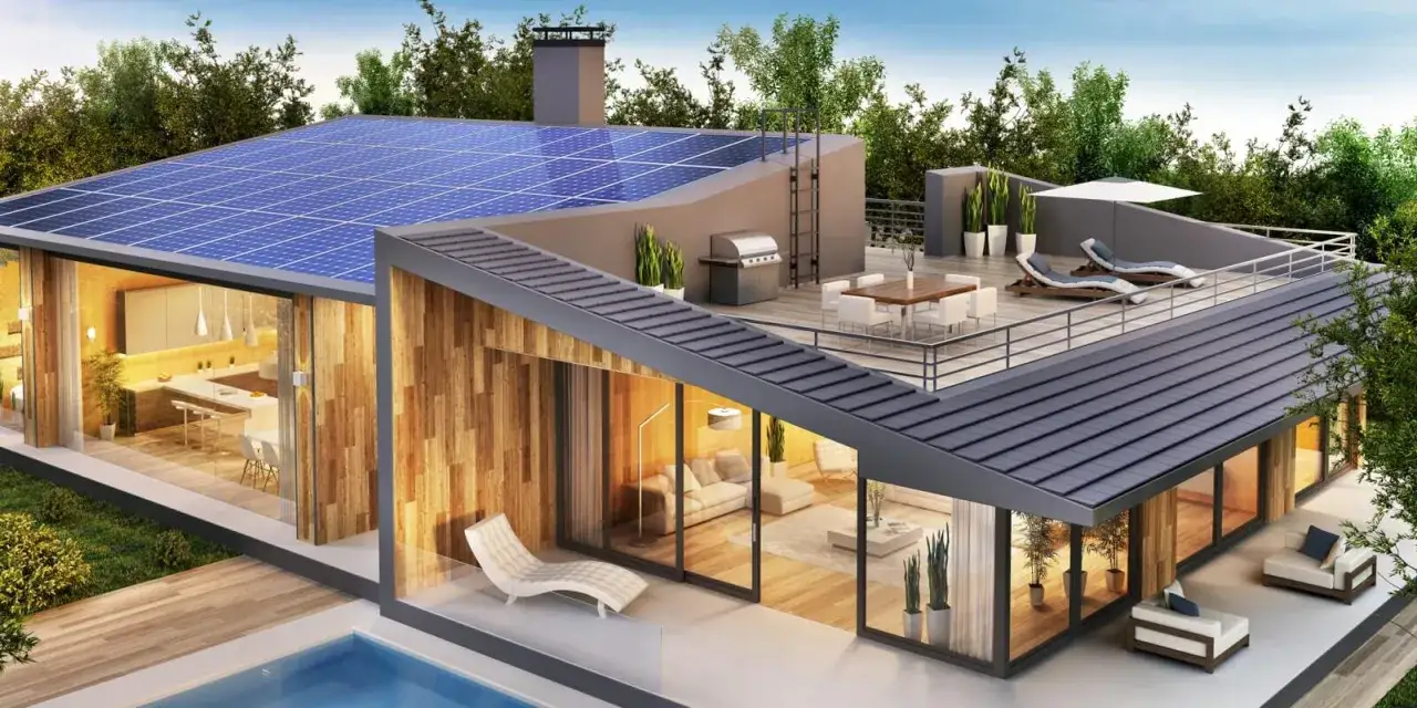 Casa moderna con piscina y paneles solares. La orientaci&oacute;n ideal para una casa en Espa&ntilde;a maximiza la luz solar y la eficiencia energ&eacute;tica.
