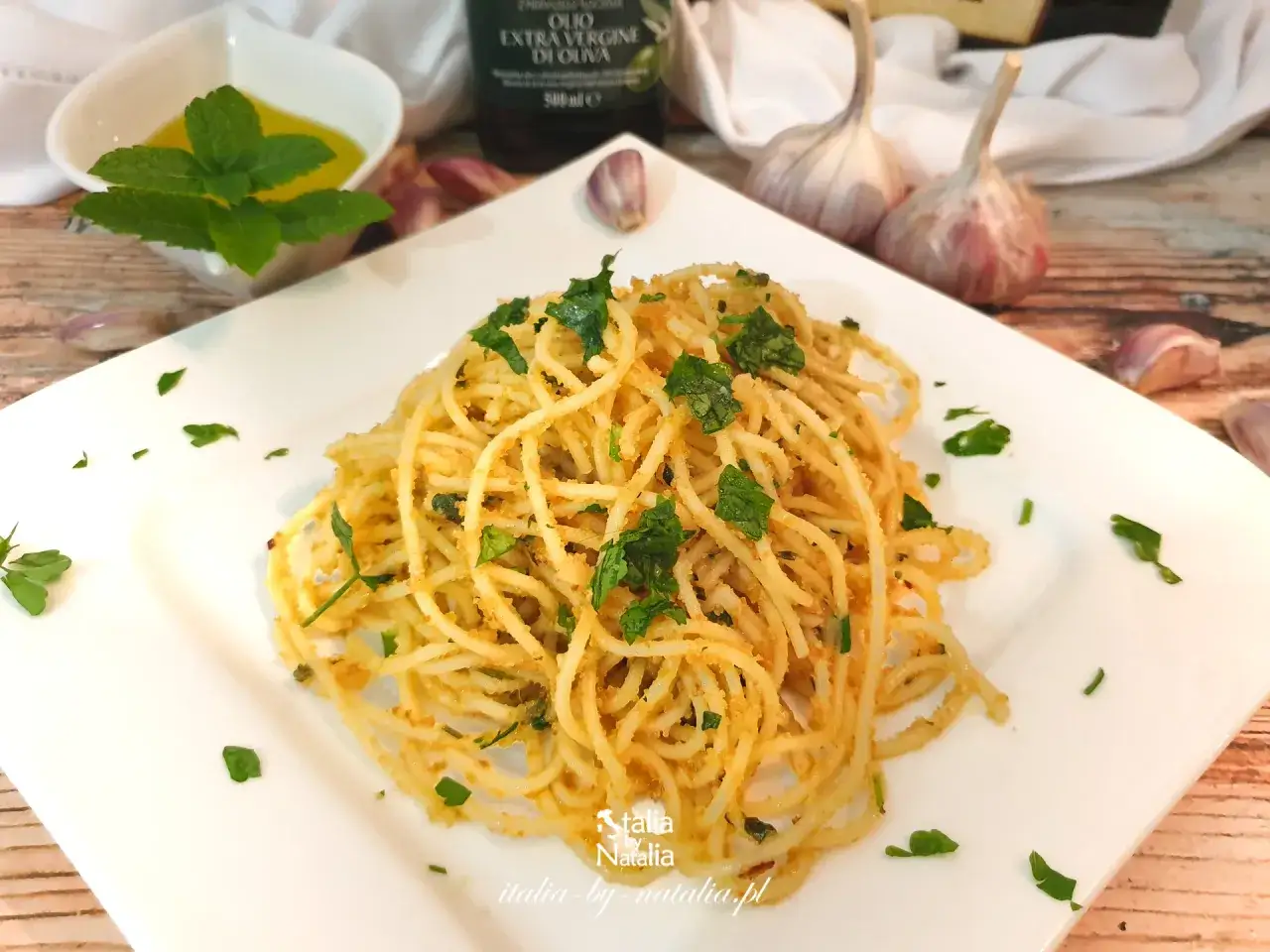 Pyszne spaghetti aglio olio, proste i szybkie do przygotowania. Idealne na obiad, gdy liczy się każdy kęs.