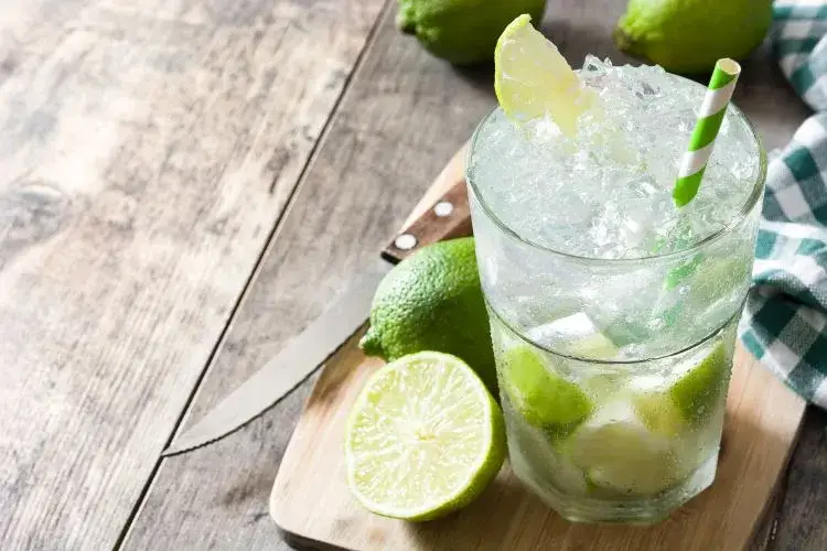 proste drinki z cacha&ccedil;y, cacha&ccedil;a z tonikiem, cacha&ccedil;a z sokiem