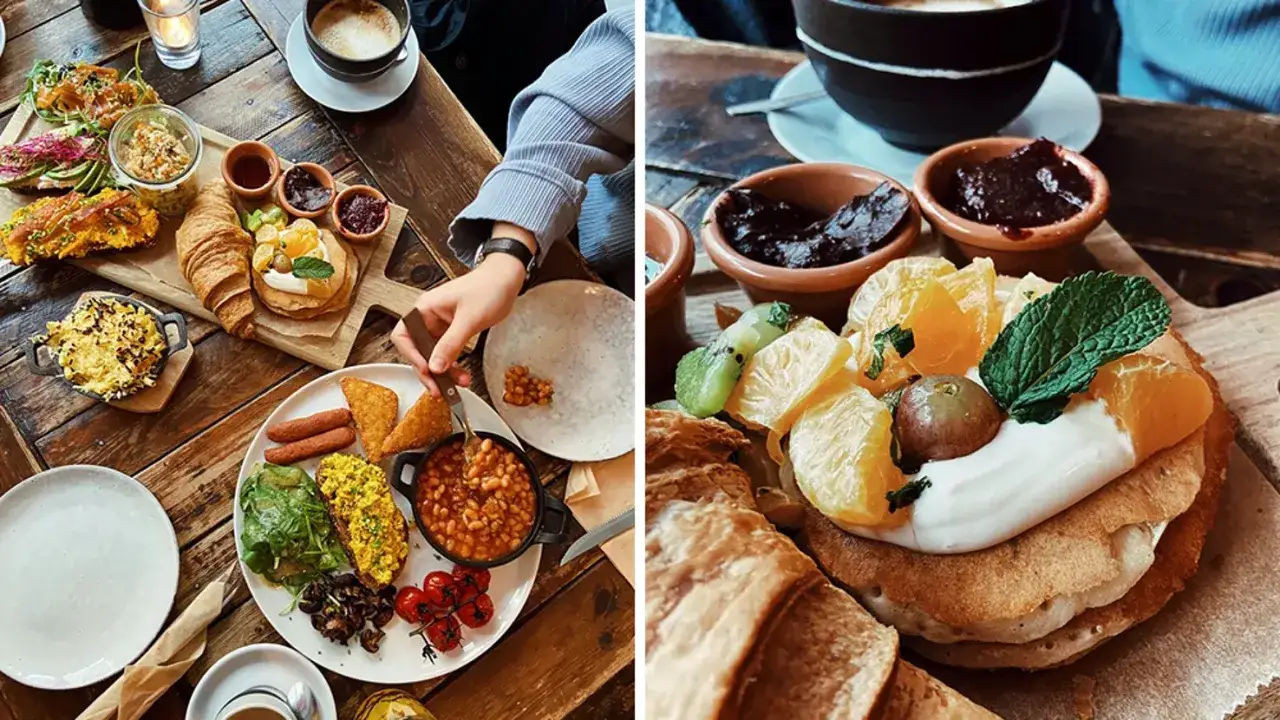 Ein &uuml;ppiges veganes Fr&uuml;hst&uuml;ck in Berlin: Pancakes mit Fr&uuml;chten, Croissants, Bohnen und mehr. Ein Fest f&uuml;r die Sinne!