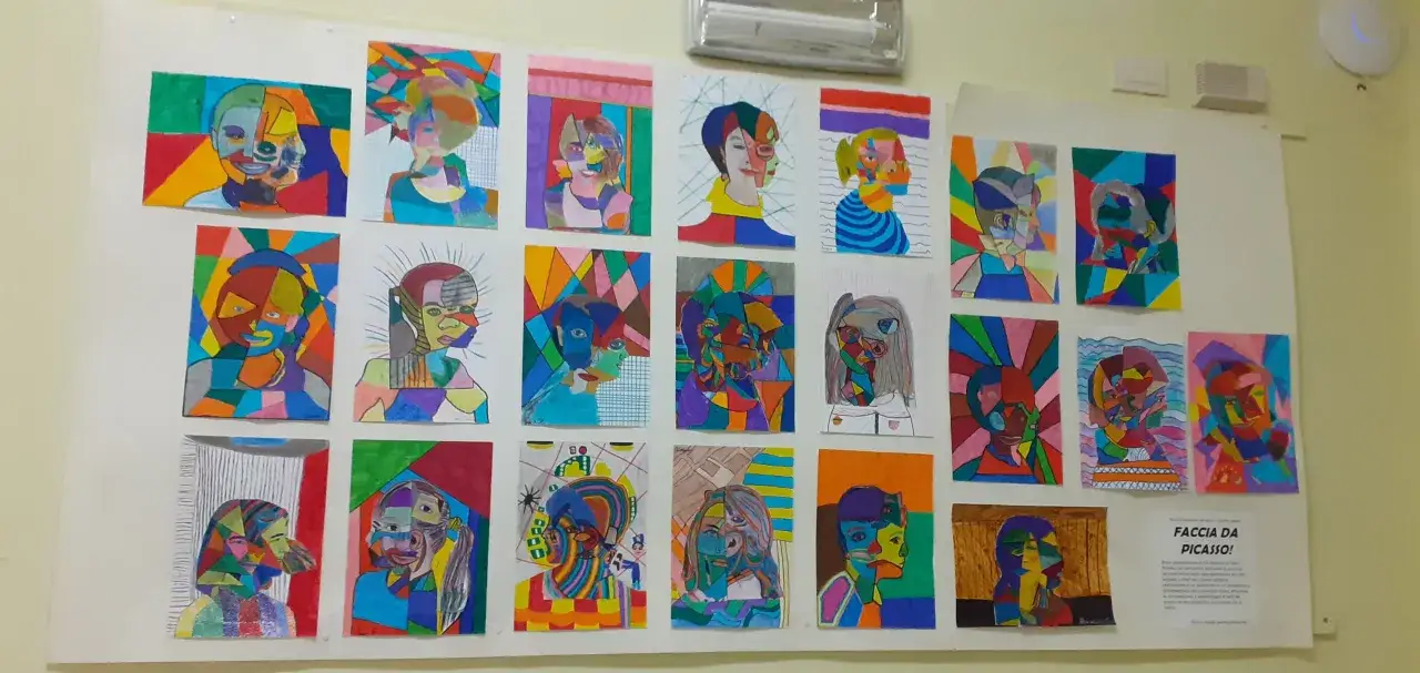 Ritratti colorati e geometrici, ispirati a Picasso, realizzati dagli alunni della scuola primaria. Un'esplosione di creativit&agrave;!