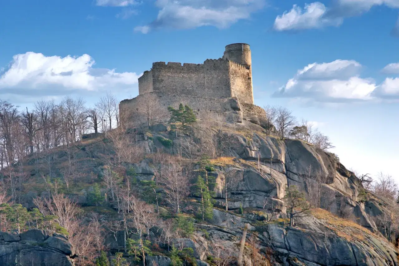 Jelenia G&oacute;ra panorama Karkonoszy z wieży widokowej