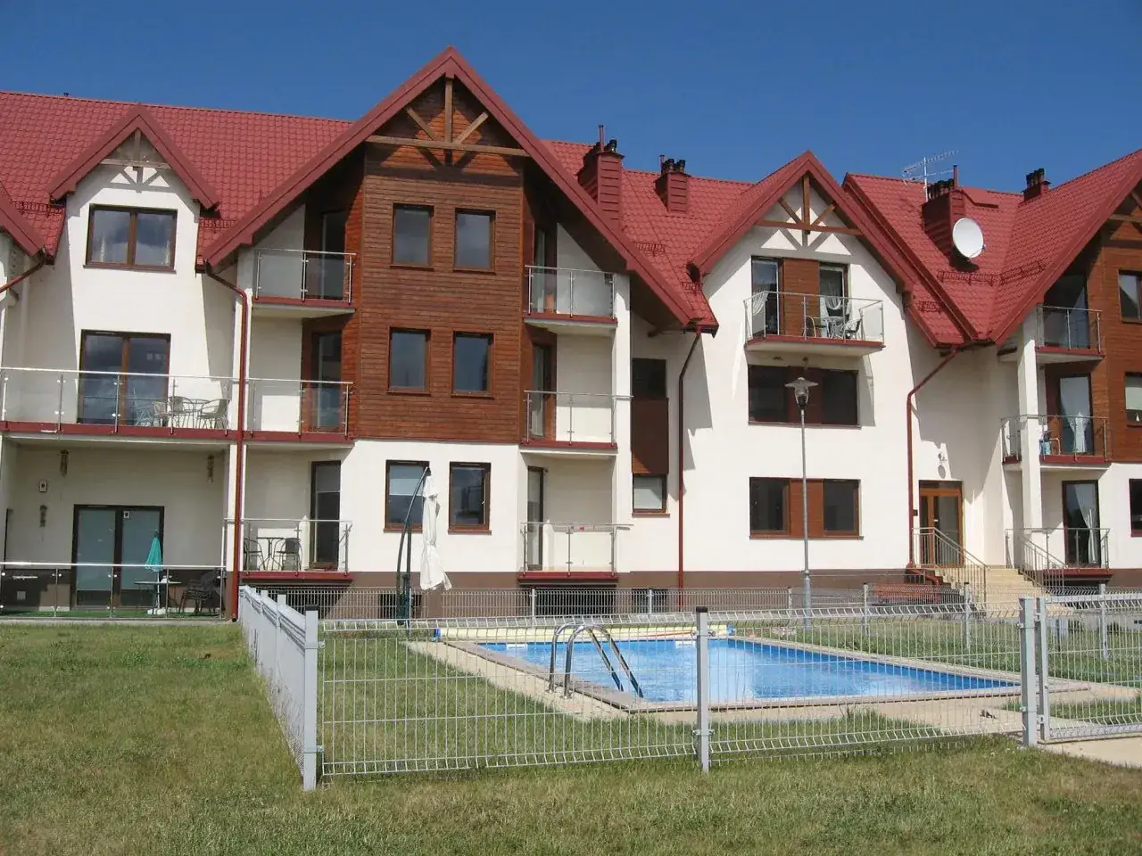 Nowoczesne apartamenty Jastrzębia Góra z basenem i widokiem na morze. Idealne miejsce na wakacje.