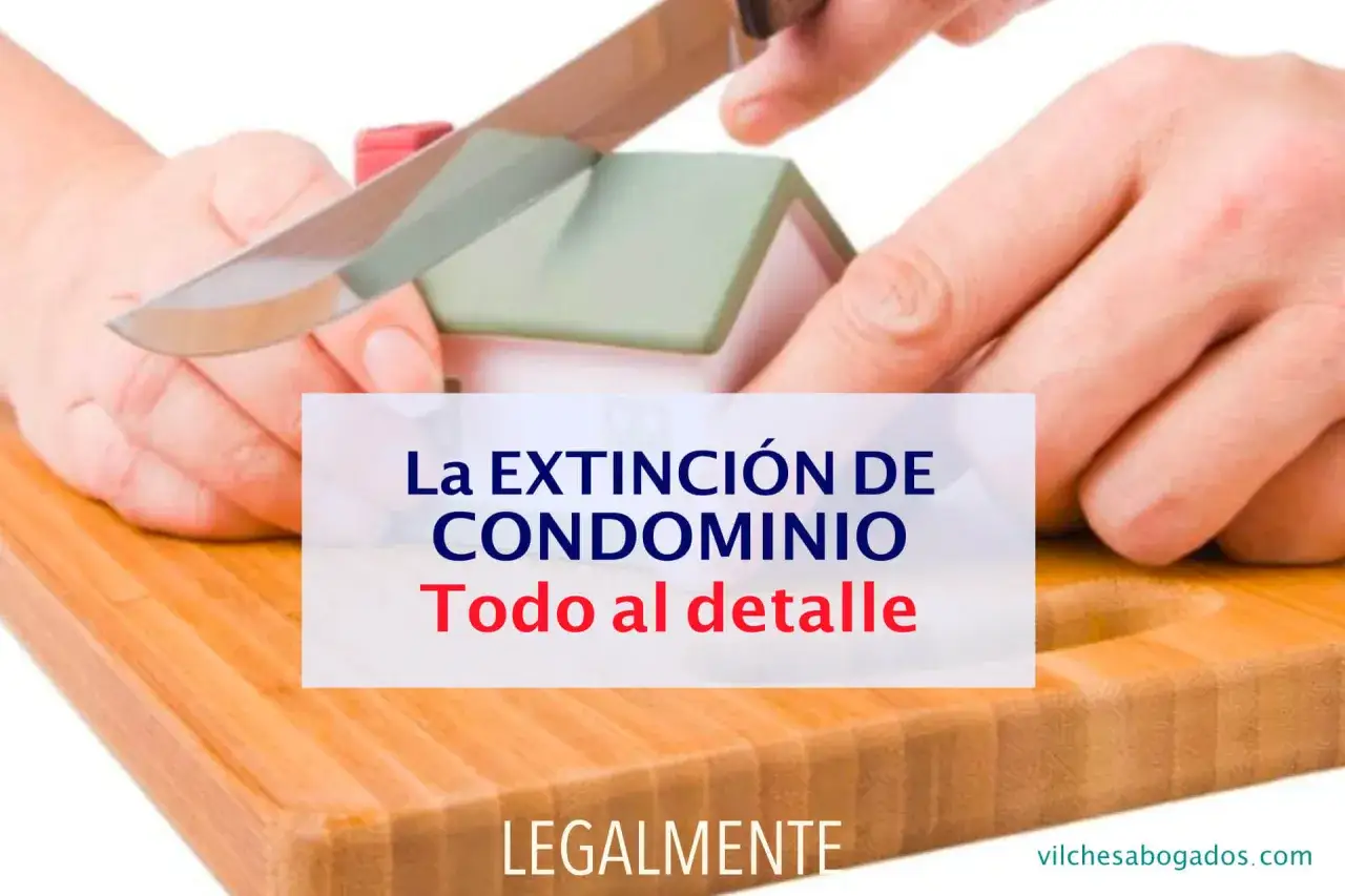 Manos cortan casa de juguete, simbolizando la extinci&oacute;n de condominio. 