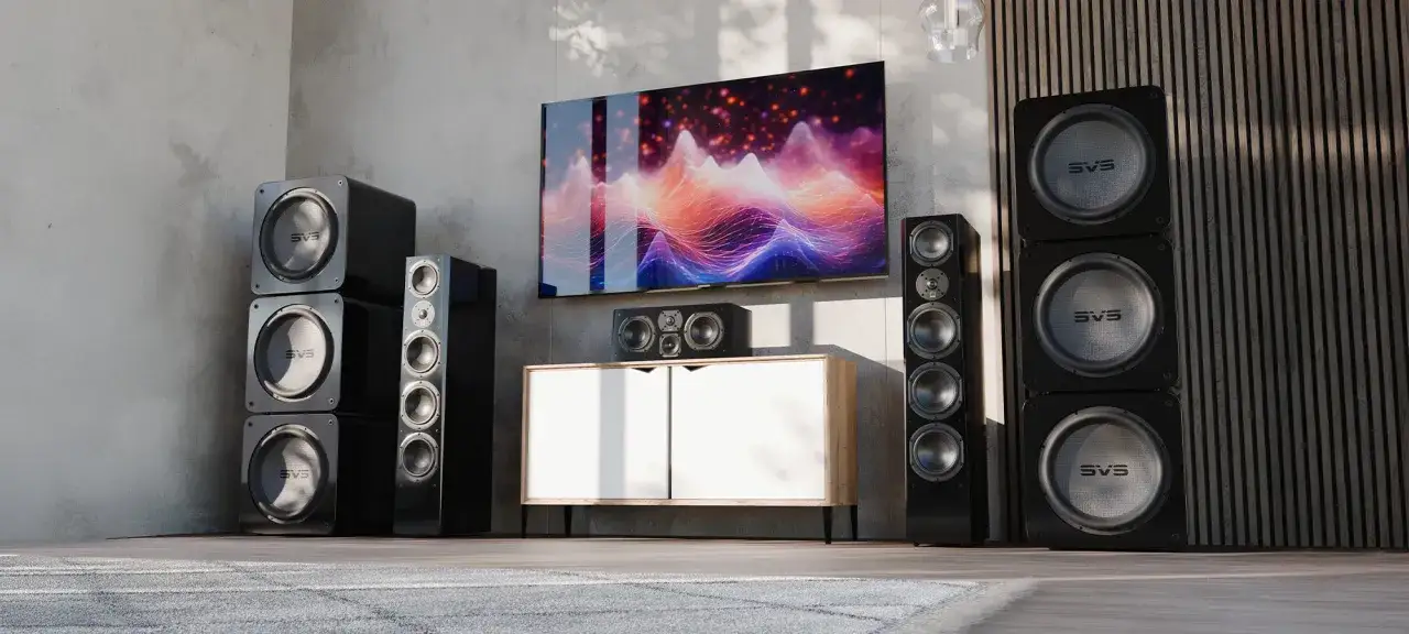 Potężny system audio z kilkoma subwooferami SVS, głośnikami i telewizorem. To jest odpowiedź na pytanie: subwoofer co to.