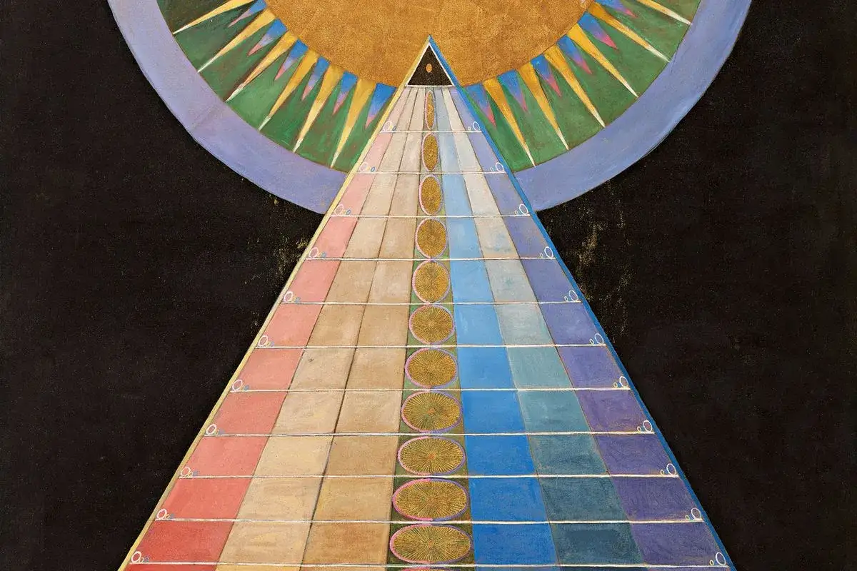 En pyramid av f&auml;rger och ljus, med cirklar l&auml;ngs mitten, som p&aring;minner om Hilma af Klints andliga visioner.