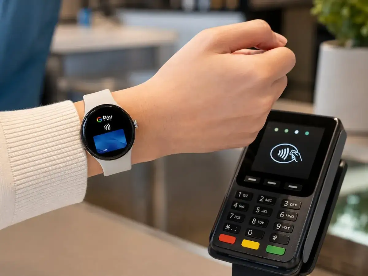 Mit der Smartwatch einfach mit G Pay bezahlen. Das kontaktlose Bezahlen ist bequem und schnell.