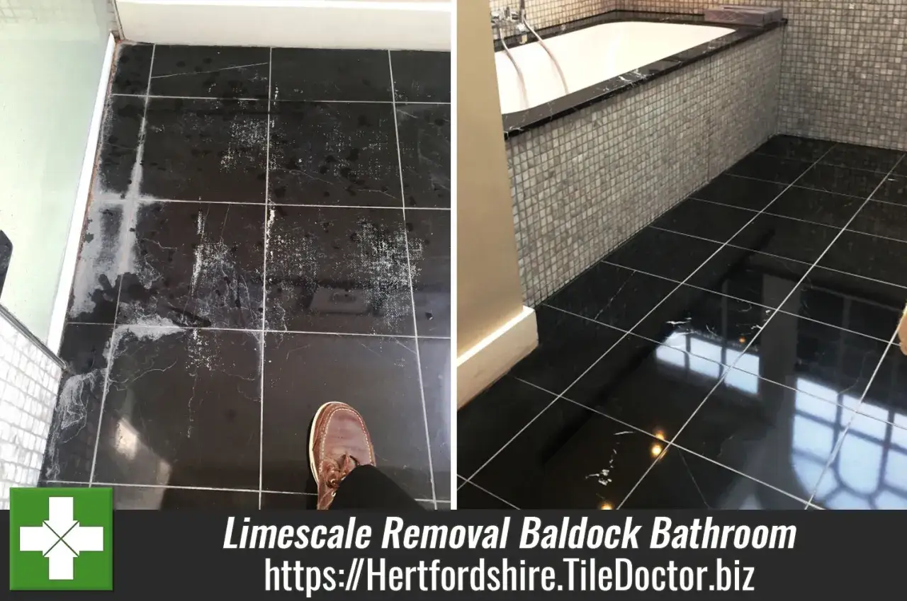 Antes y después de cómo quitar la cal de los azulejos del baño. El lado izquierdo muestra azulejos negros con mucha cal, el derecho, limpios y brillantes.