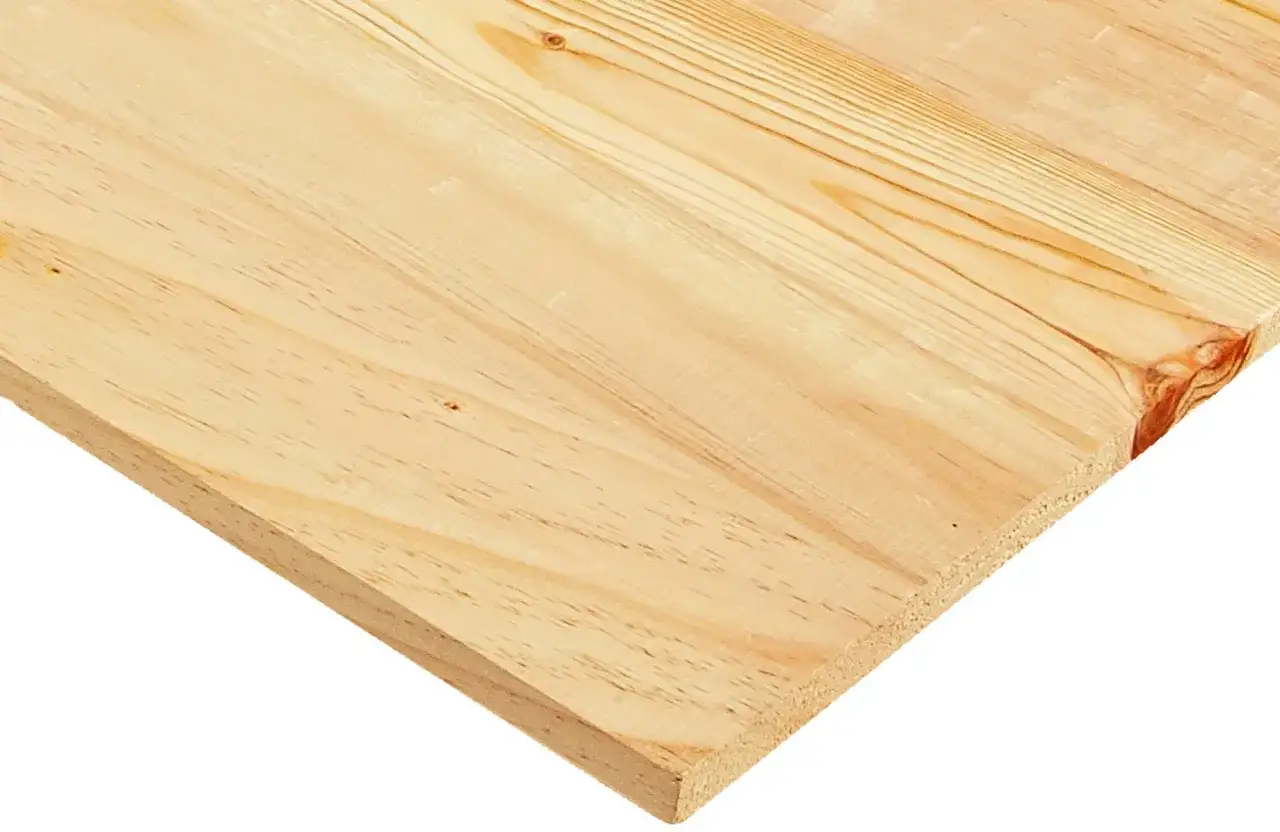 Superficie de madera clara con vetas visibles. Se aprecian nudos y el borde de la tabla, ideal para proyectos de carpintería.