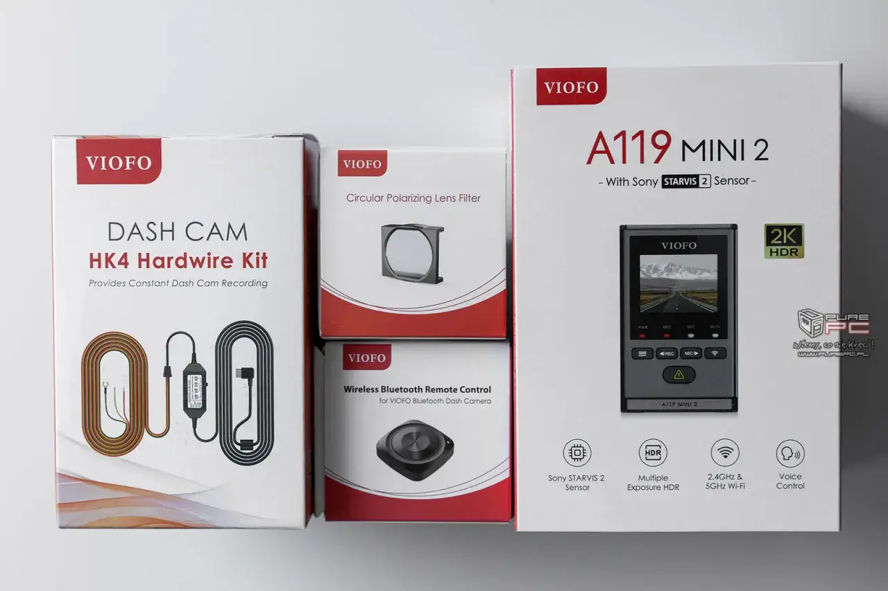 Zestaw VIOFO A119 Mini 2: wideorejestrator, filtr polaryzacyjny, pilot Bluetooth i okablowanie. Instrukcja obsługi w zestawie.