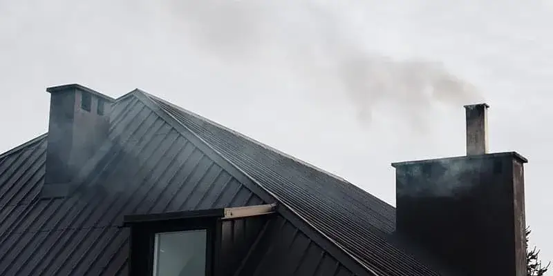 Zdjęcie Czy puszki aluminiowe czyszczą komin? Odkryj niebezpieczeństwa tej metody