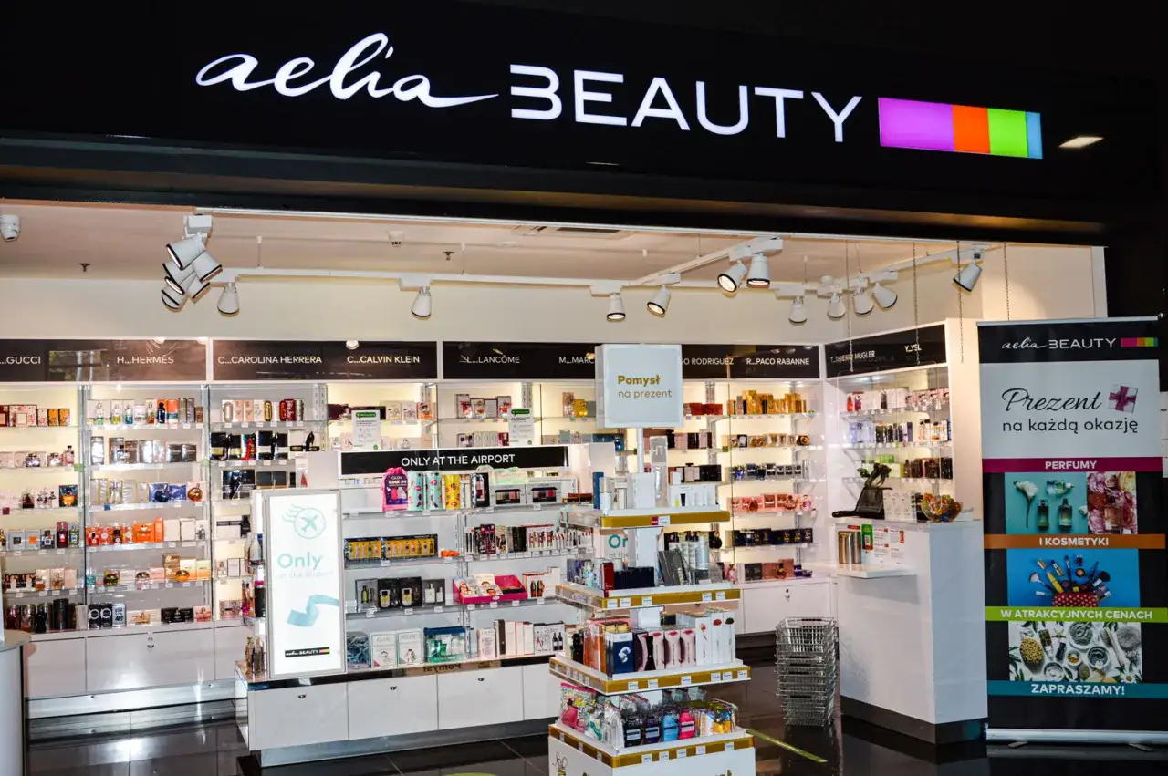 W sklepie aelia BEAUTY na lotnisku znajdziesz oryginalne perfumy i kosmetyki. Zapraszamy!
