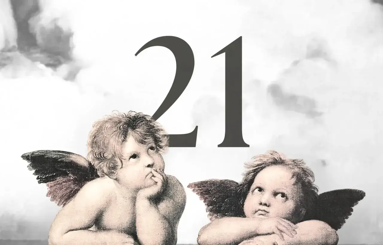 Dwa cherubinki patrzą w górę, obok wielkiej liczby 21. Numerologia 21 jako symbol przemiany.