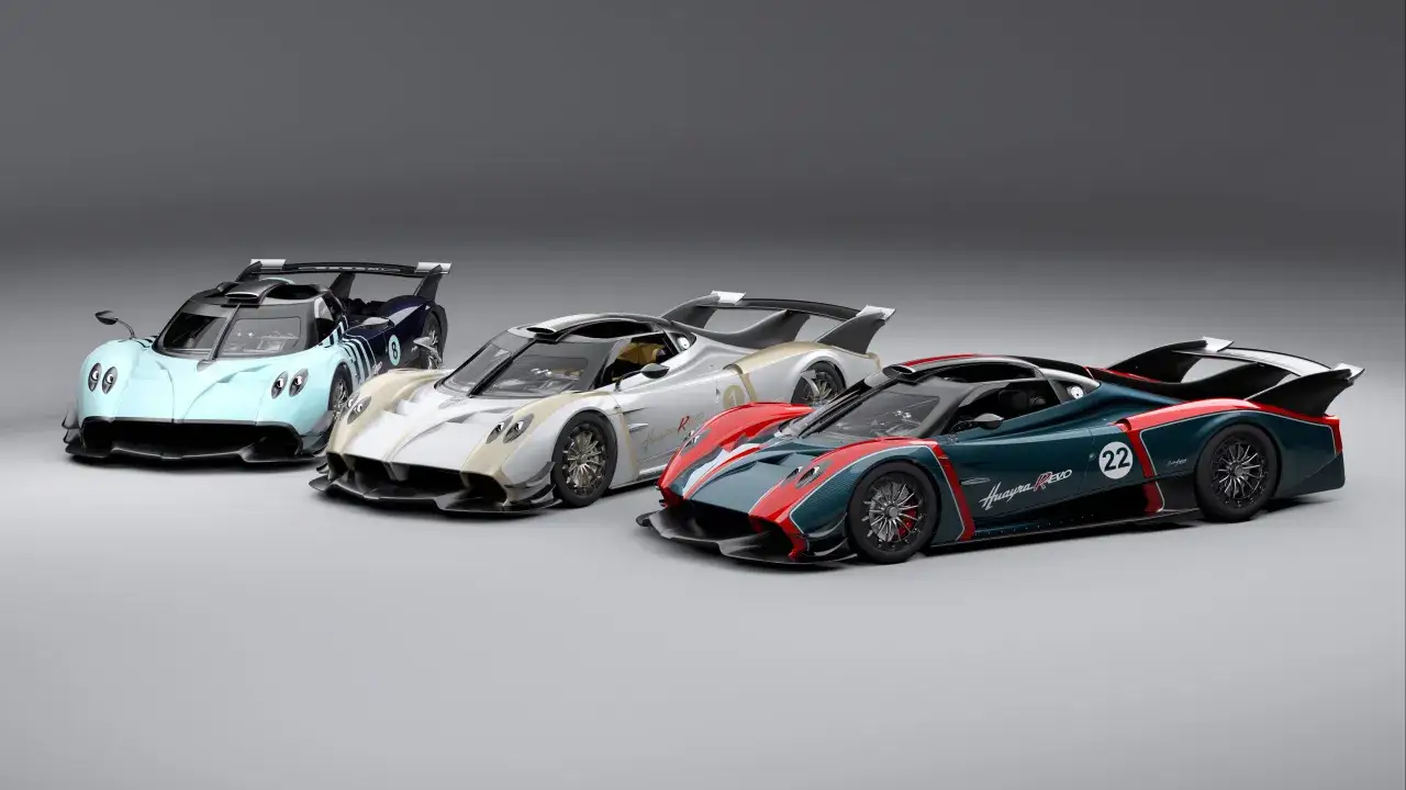 Drei Pagani Huayra R Rennwagen in verschiedenen Farben: hellblau, wei&szlig;-gold und dunkelgr&uuml;n-rot.