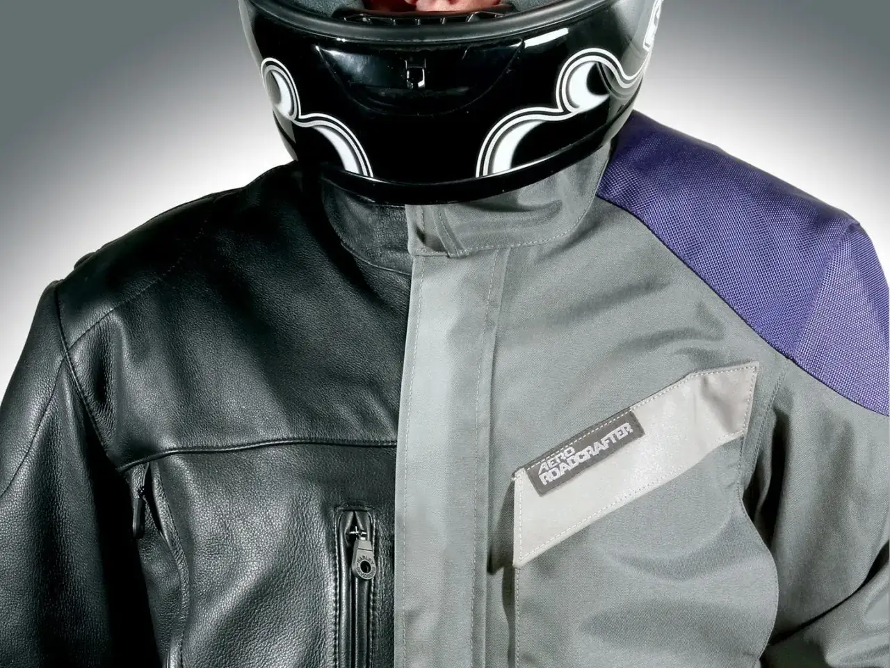 Comparativa de chaquetas de moto: cuero vs. poliéster 600d vs. Cordura. Protección y estilo para el motorista.