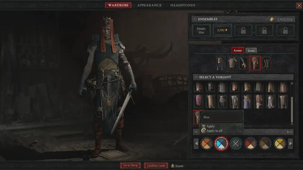 Personnage de Diablo 4 dans le menu Garde-robe, configurant son armure. Choix de variantes et de couleurs pour la tenue.