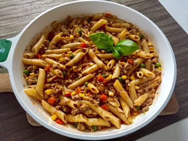 Penne z sosem bolońskim gotowe danie