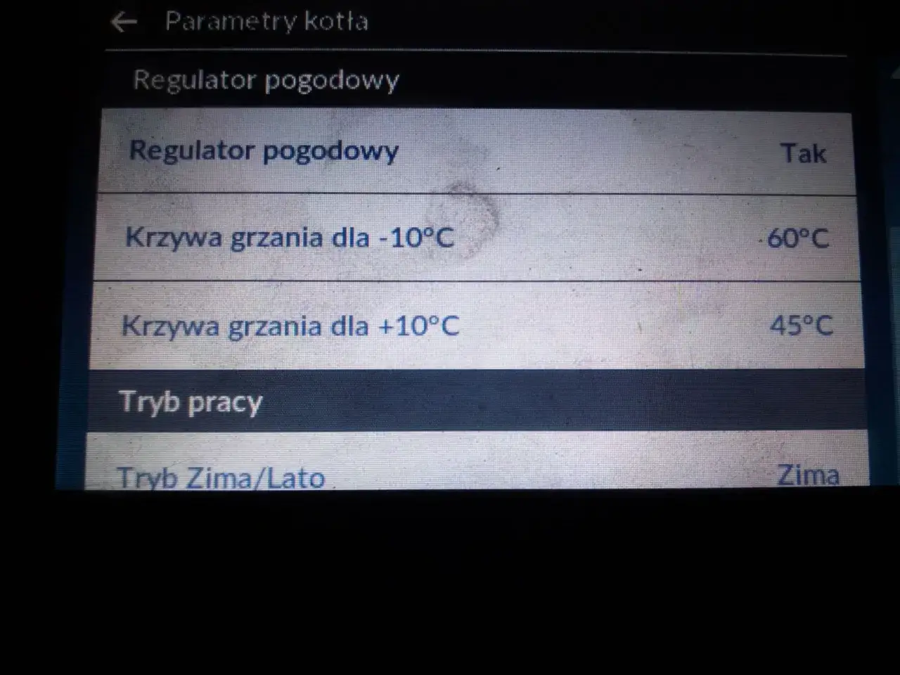 Ustawienia kotła: regulator pogodowy włączony, krzywe grzania dla -10&deg;C i +10&deg;C, tryb zima/lato. Jak ustawić sterownik pieca na ekogroszek.
