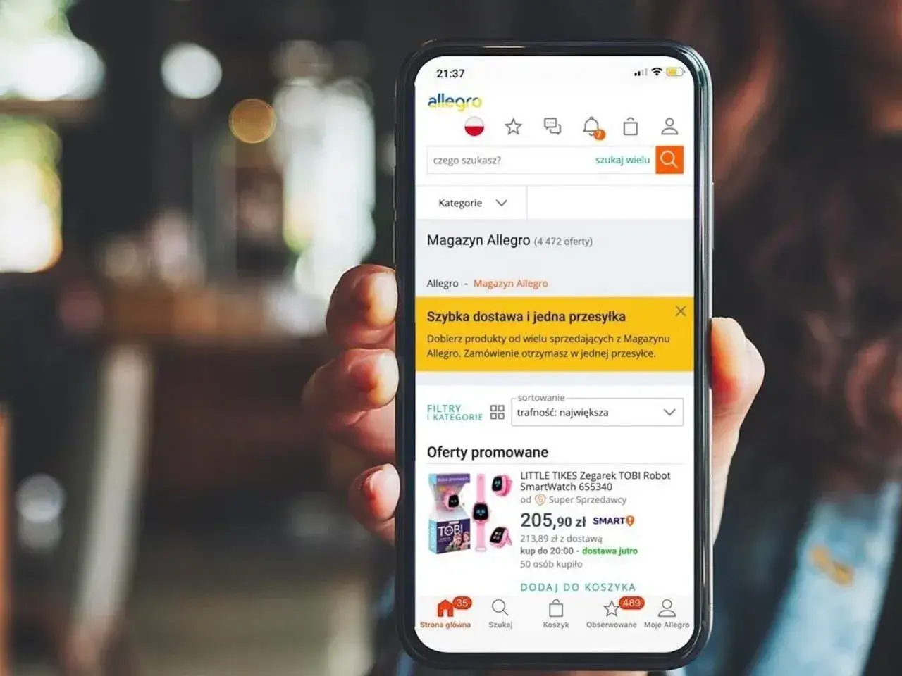 Aplikacja mobilna Allegro wyświetla oferty z Magazynu Allegro. Szybka dostawa i jedna przesyłka to zalety tej platformy.