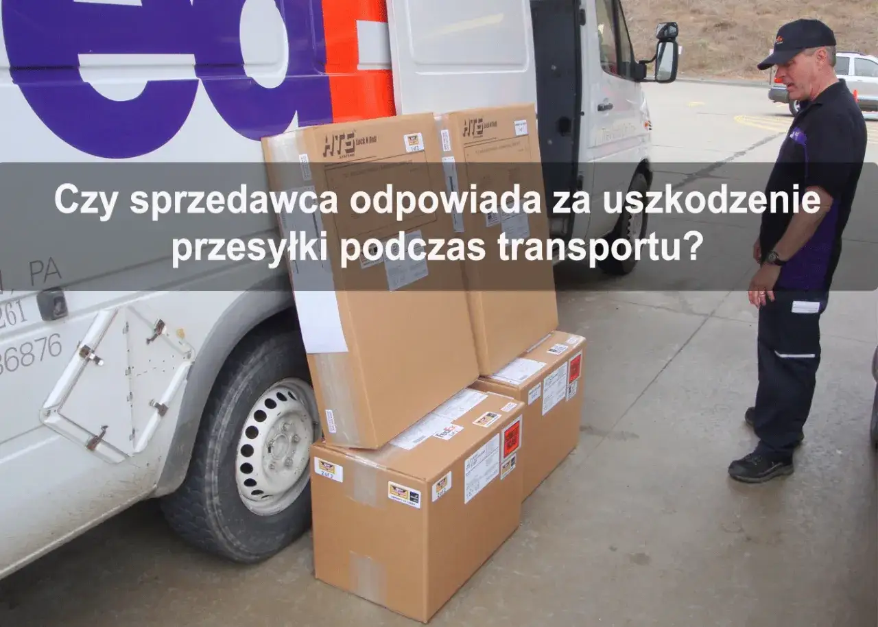 Uszkodzony towar zakupiony przez internet? Kurier stoi obok paczek przy samochodzie dostawczym. Kto odpowiada za zwrot?