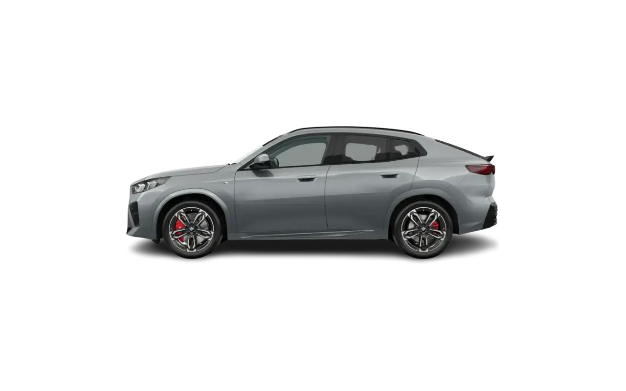Srebrne BMW X2 w profilu na czarnym tle.