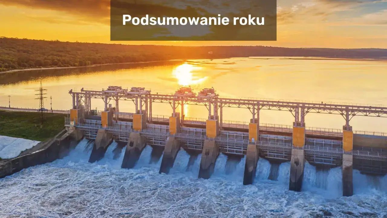 Zachód słońca nad potężną zaporą, gdzie pracują elektrownie wodne, tworząc spienioną wodę.