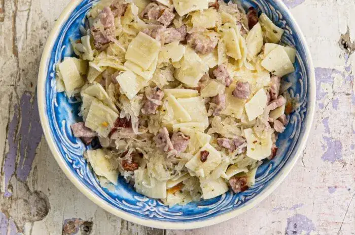 Makaron świderki, łazanki, muszelki i biały twaróg
