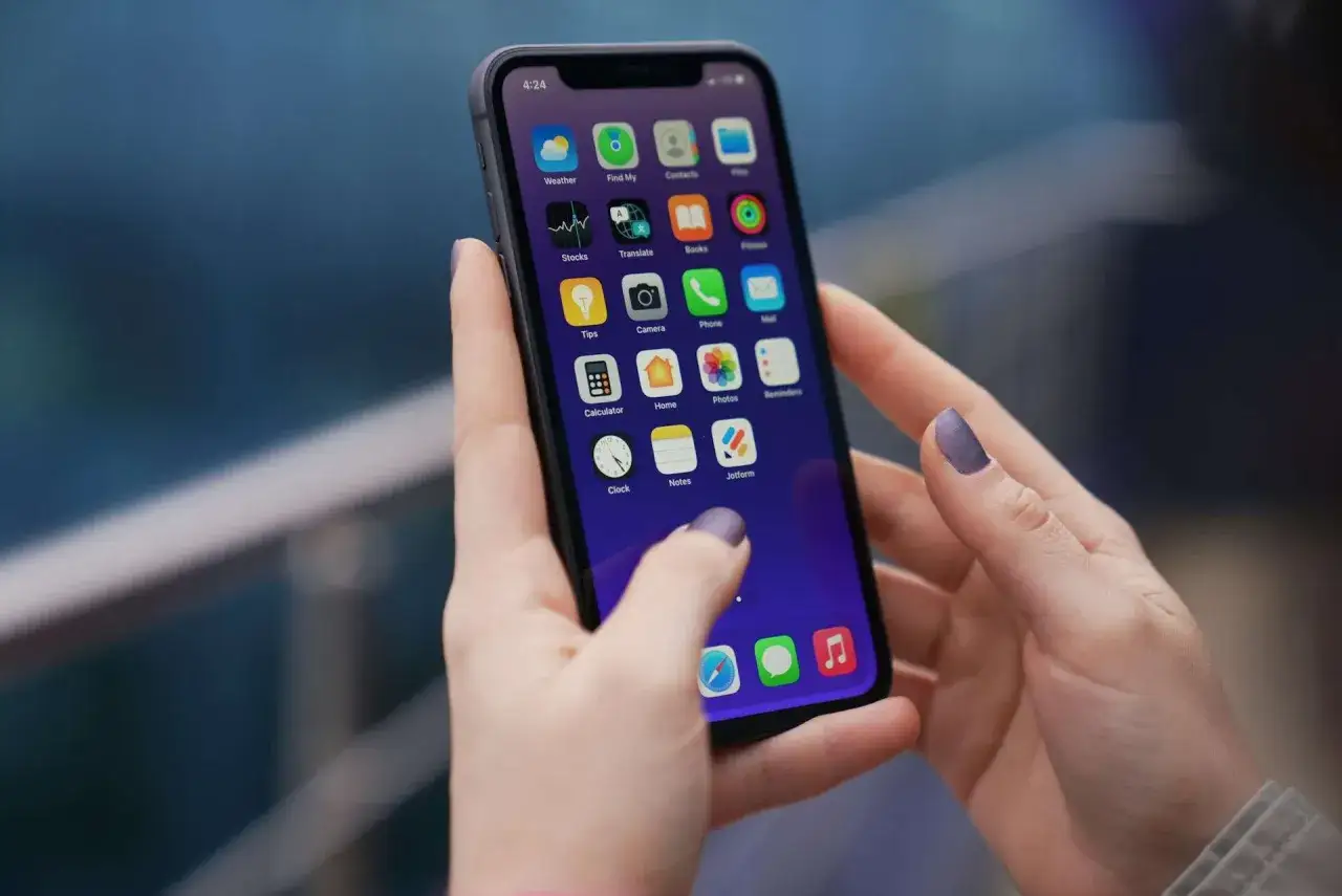 Aplikacja mobilna LOT karta pokładowa ekran