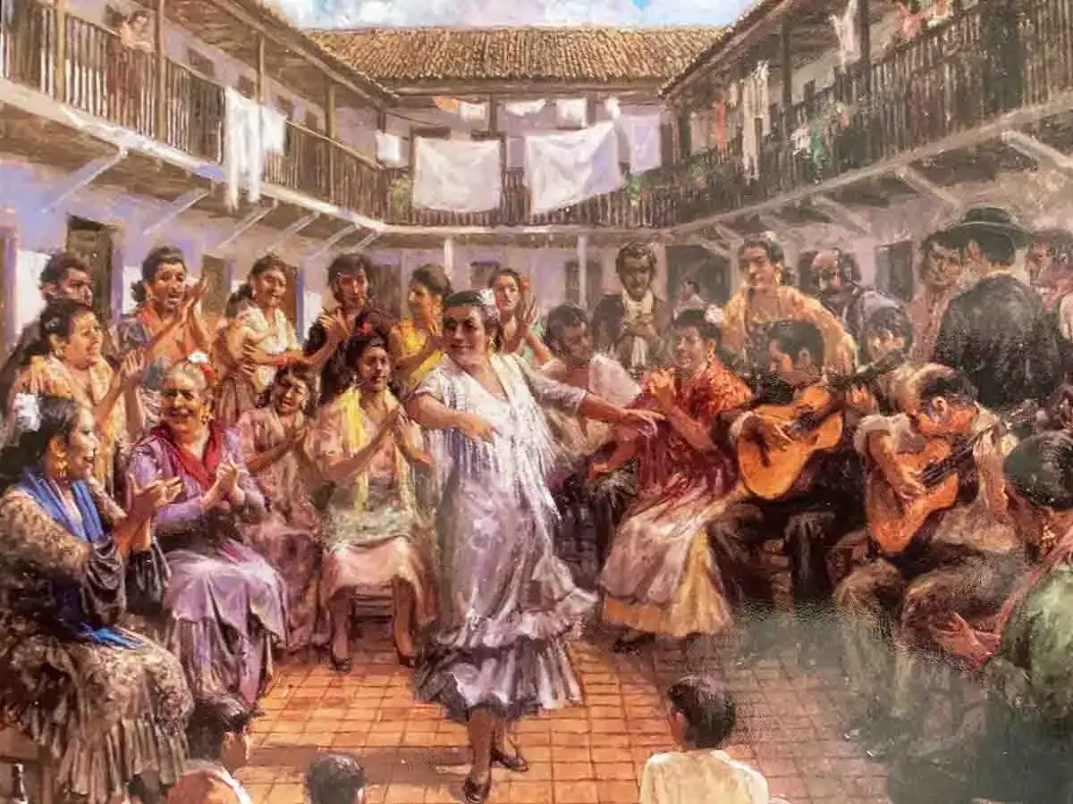 Una mujer baila flamenco en un patio, rodeada de músicos y espectadores. Una escena que evoca de donde proviene el flamenco.