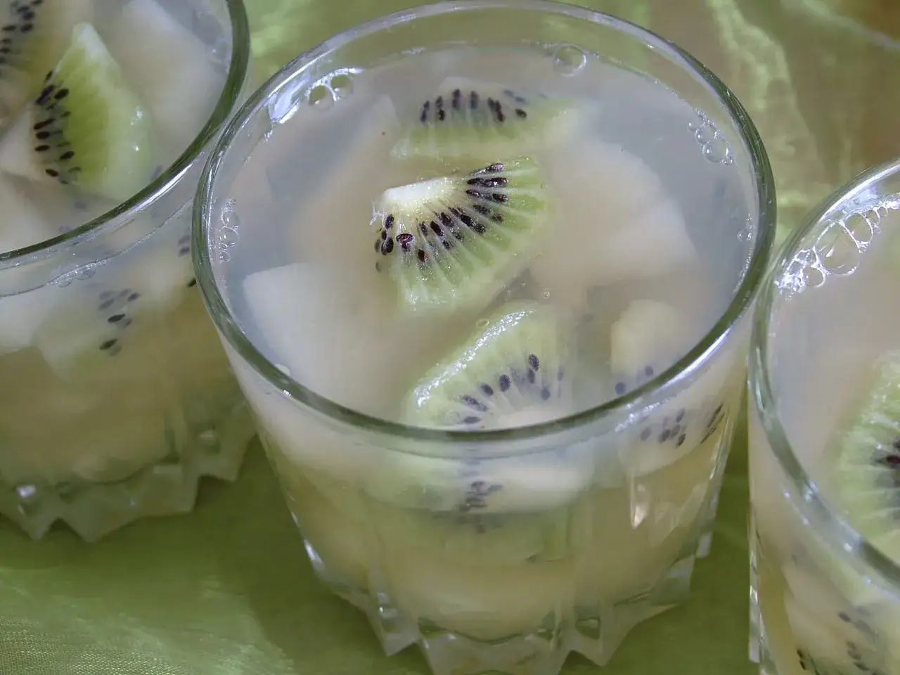 owoce enzymy galaretka kiwi ananas