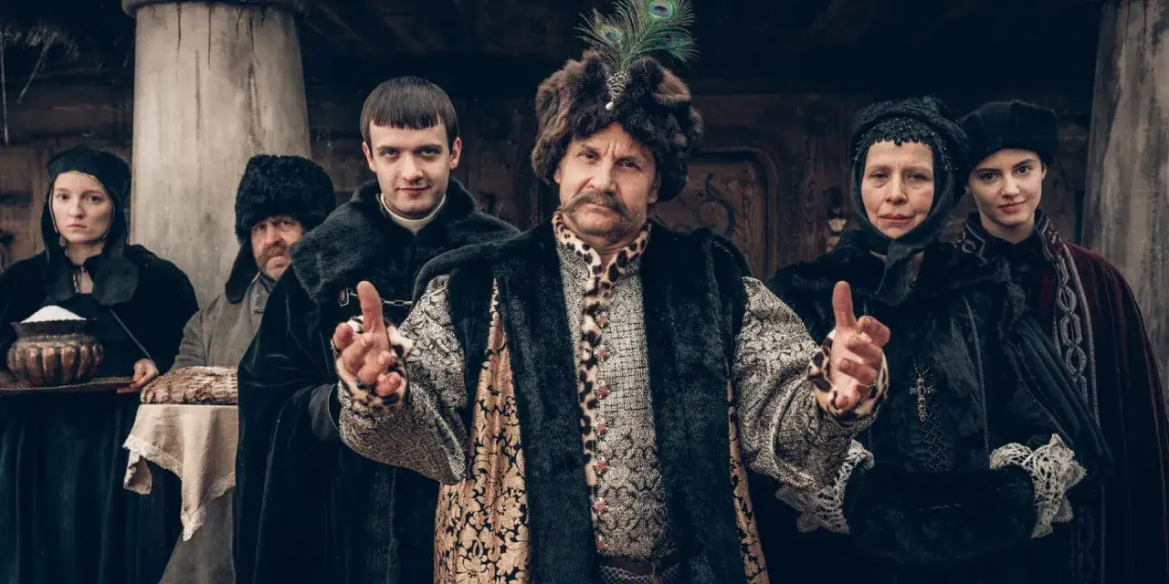 Rodzina w historycznych strojach, idealna na wieczór z Netflixem. Co warto obejrzeć? Ten serial!