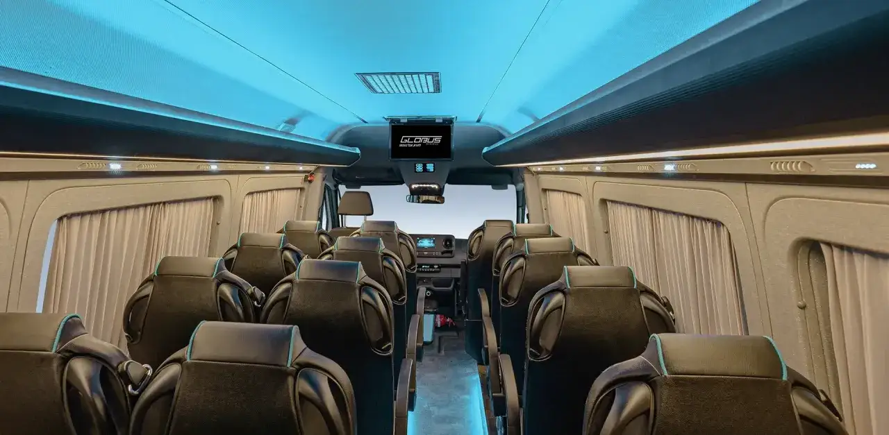 wnętrze autokaru Globus Bus udogodnienia
