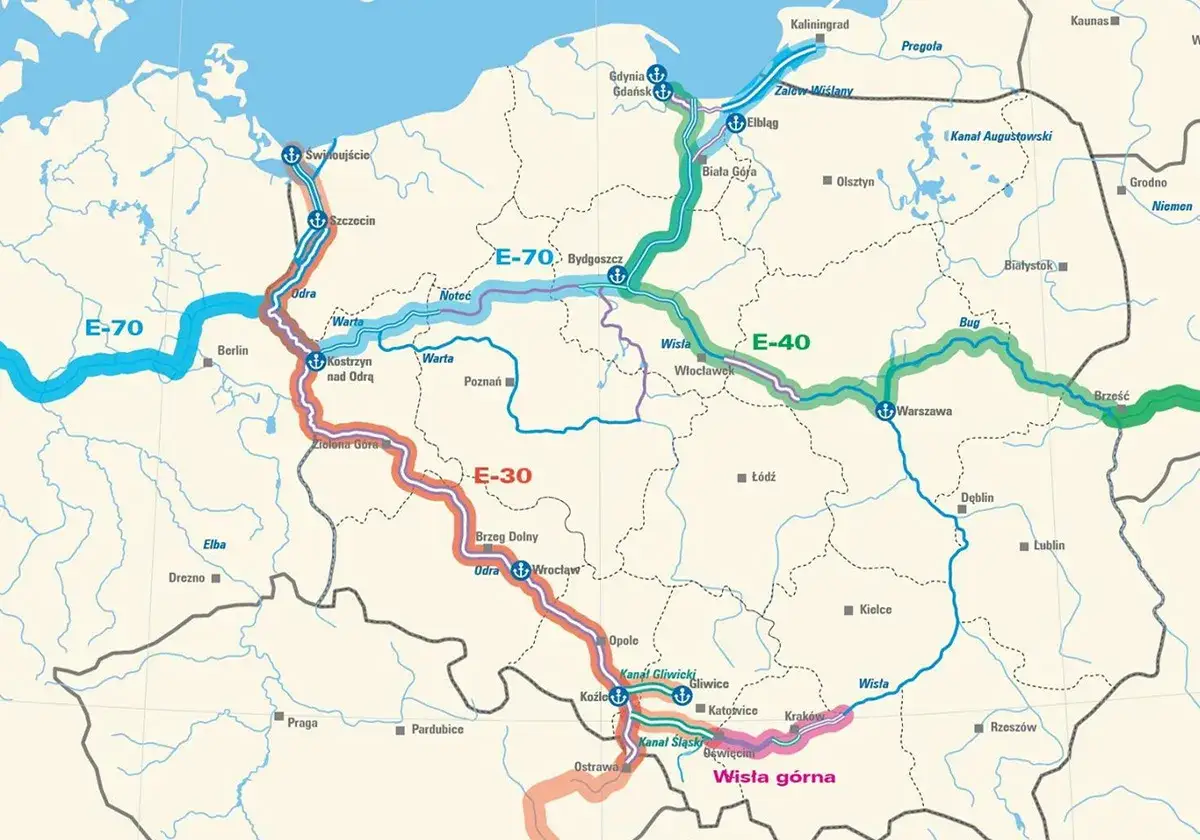 Mapa przedstawiająca sieć dróg wodnych i kanałów w Polsce, kluczowych dla transportu rzecznego.