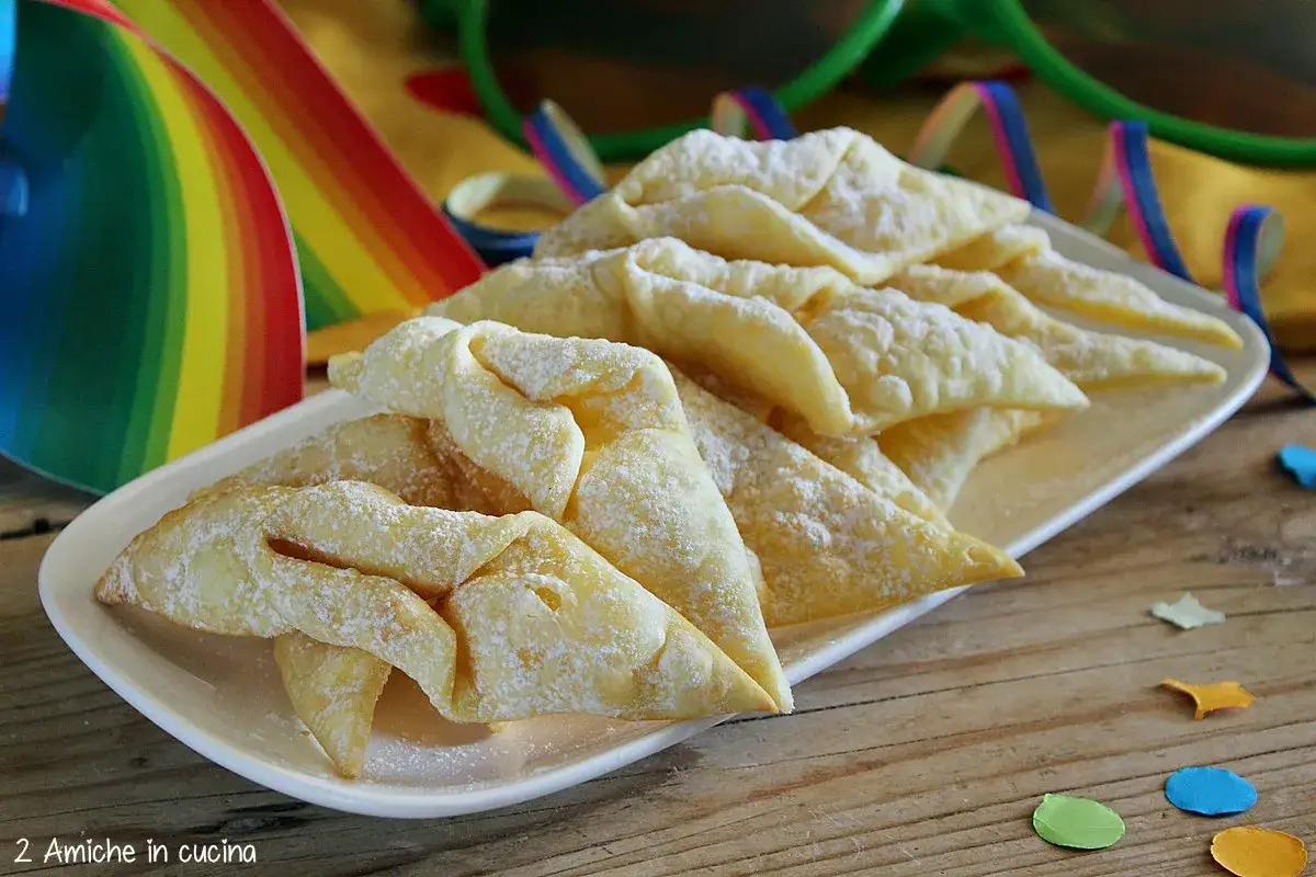 Faworki, dolci croccanti e leggeri, perfetti per ogni festa. Ecco il faworki przepis!
