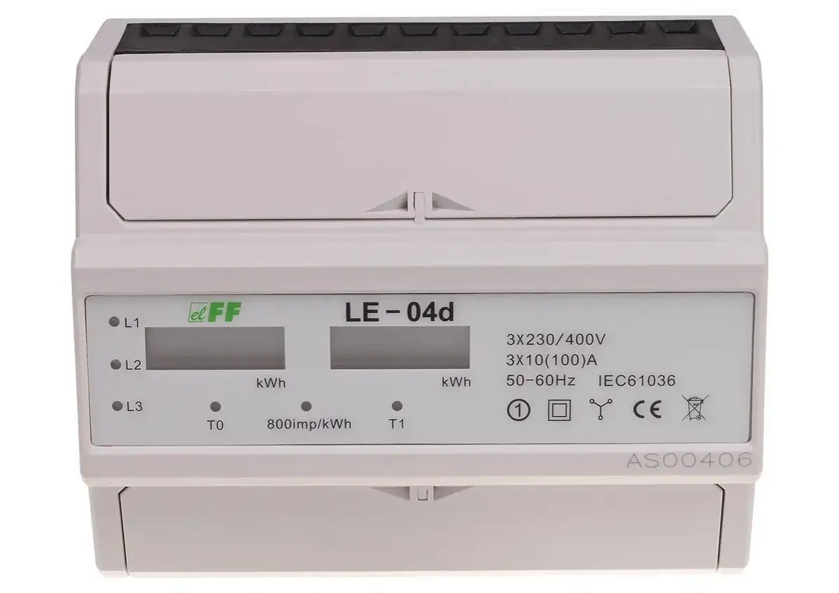Licznik energii elektrycznej LE-04d, idealny do rozliczeń według taryfy G12. Posiada dwa wyświetlacze kWh i oznaczenia faz L1, L2, L3.