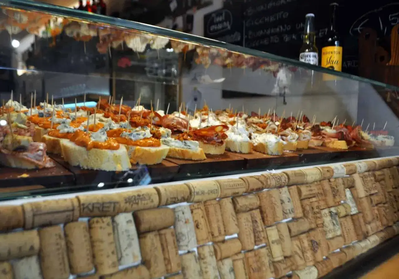 D&eacute;licieux cicchetti, tapas et petites bouch&eacute;es &agrave; d&eacute;guster, une invitation &agrave; explorer les saveurs de all arco venise.