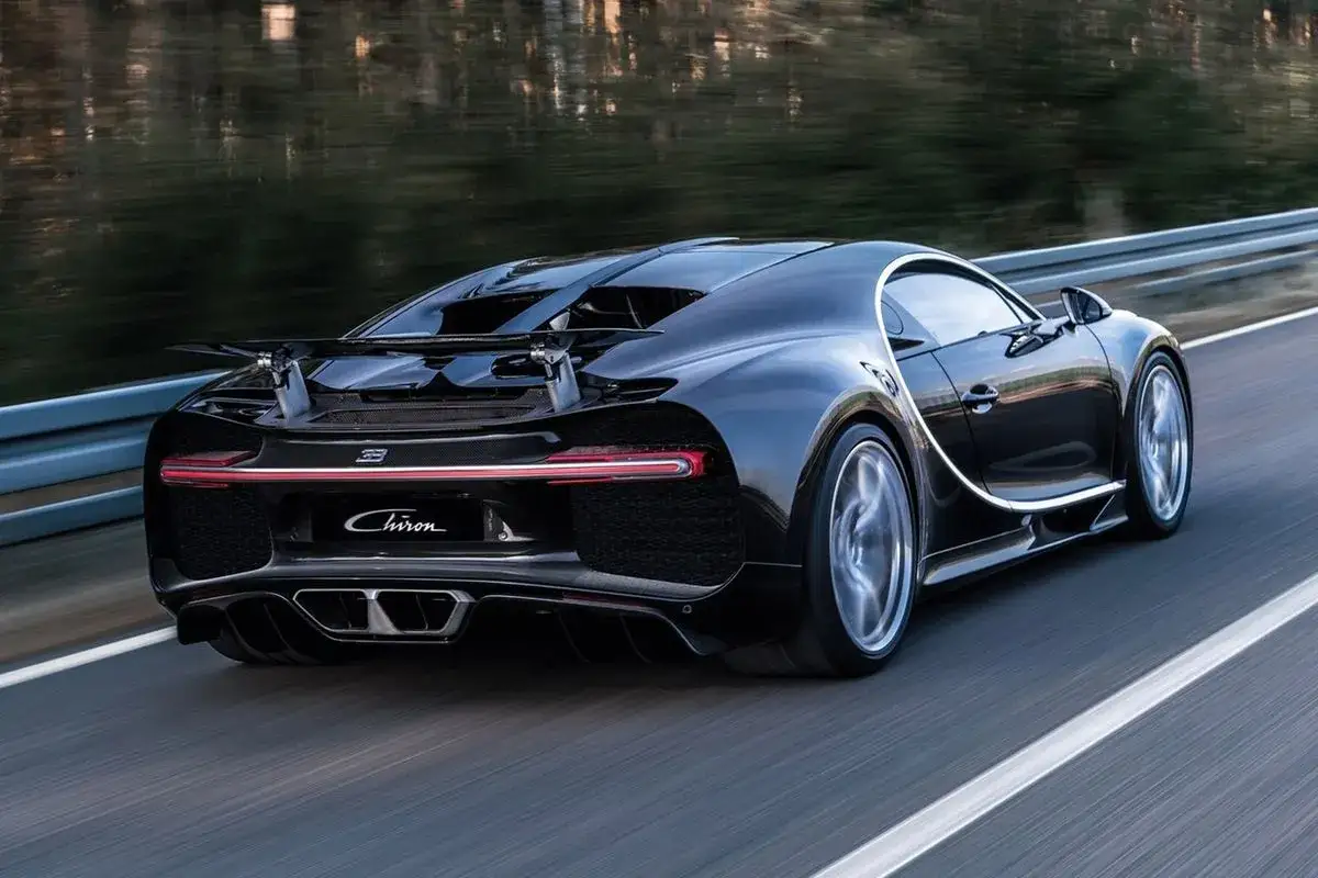 Zdjęcie Ile pali Bugatti Chiron? Zaskakujące fakty o spalaniu supersamochodu
